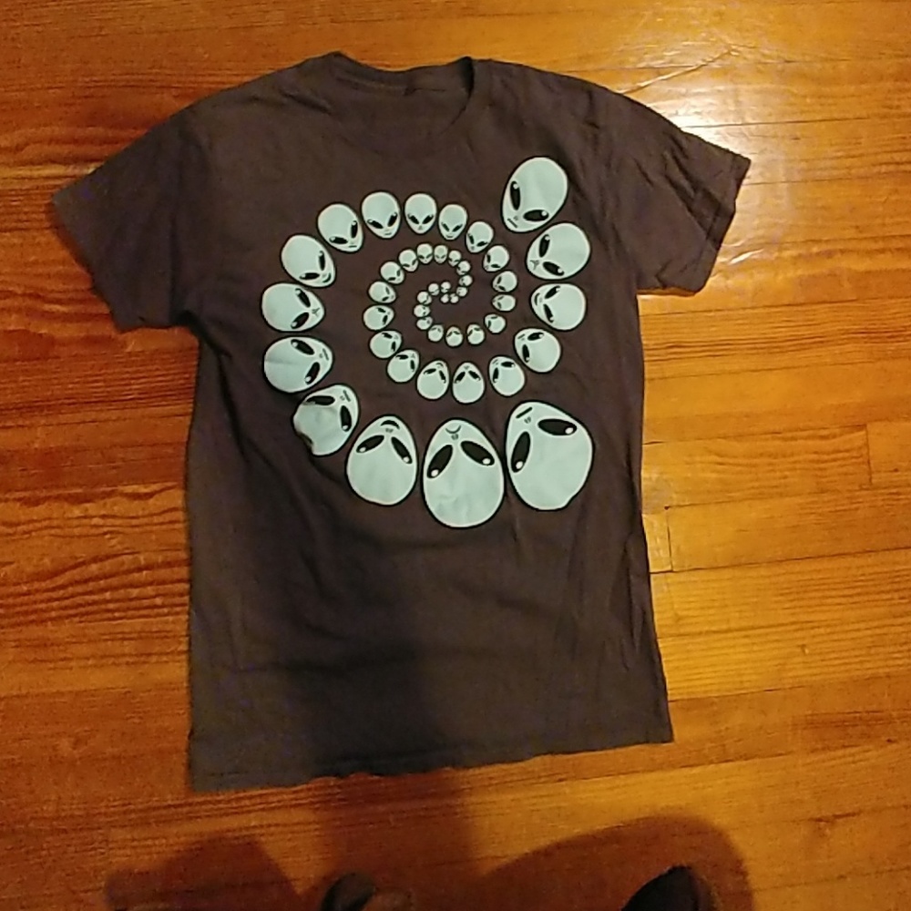 Alien 👽 tee - Picture 2 of 3